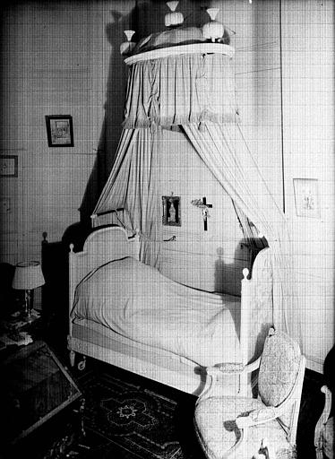 Chambre avec lit Louis XVI