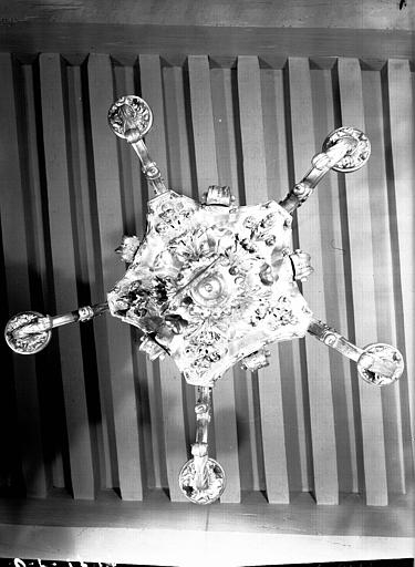 Lustre en bois doré, époque louis XIV : vue plafonnante