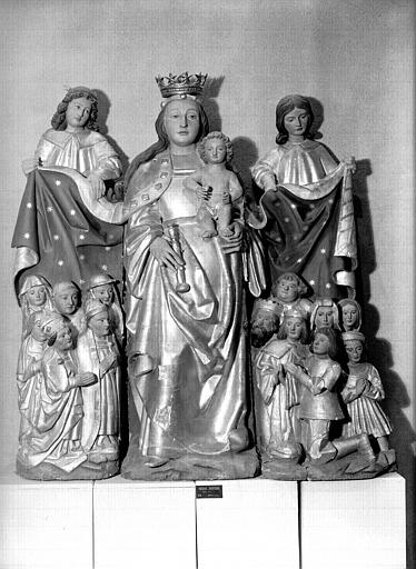 Groupe en bois : Vierge de Miséricorde