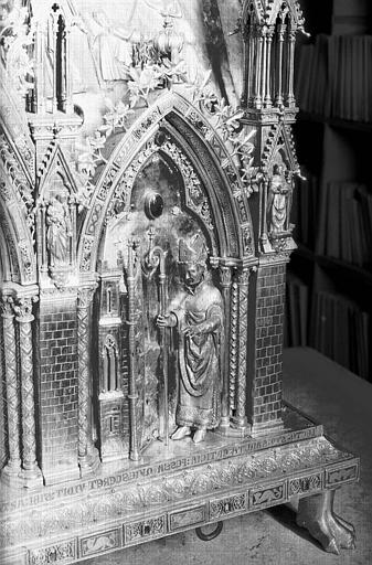 Châsse de saint Taurin en argent doré, face antérieure : arcade à dextre