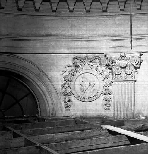 Décoration du mur circulaire sous la coupole