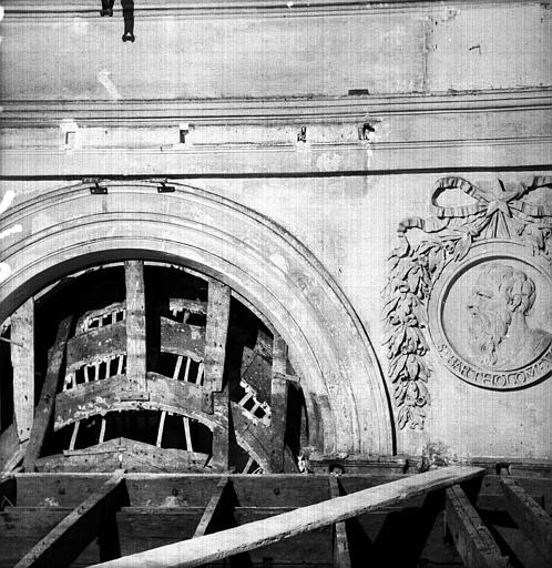 Décoration du mur circulaire sous la coupole