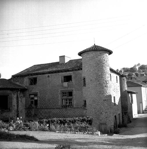 Ensemble avec la tourelle angulaire