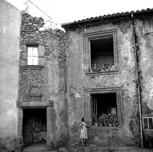 Porte d'une tourelle engagée