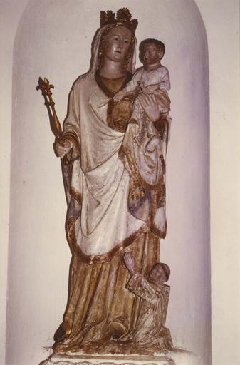 statue (figure colossale) : Vierge à l'enfant avec donateur. Vue générale. - © Ministère de la Culture (France), Médiathèque du patrimoine et de la photographie (objets mobiliers), tous droits réservés