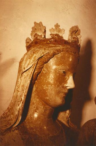 statue (figure colossale) : Vierge à l'enfant avec donateur. Profil de la Vierge.