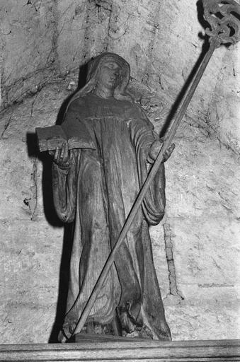 Statue : sainte Angadrême