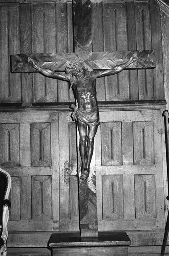 croix : Christ en croix, bois