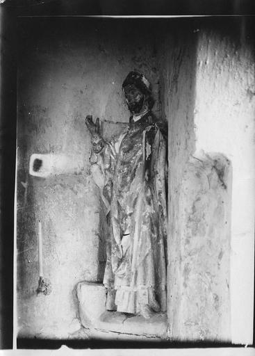 statue (petite nature) : saint évêque, pierre