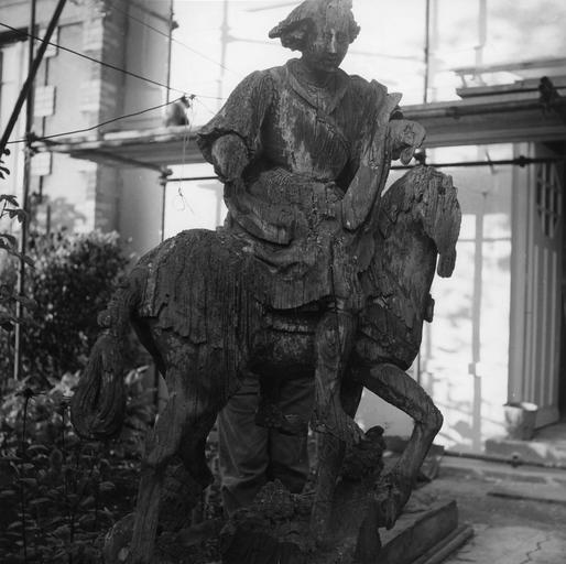 Groupe sculpté : Charité de saint Martin