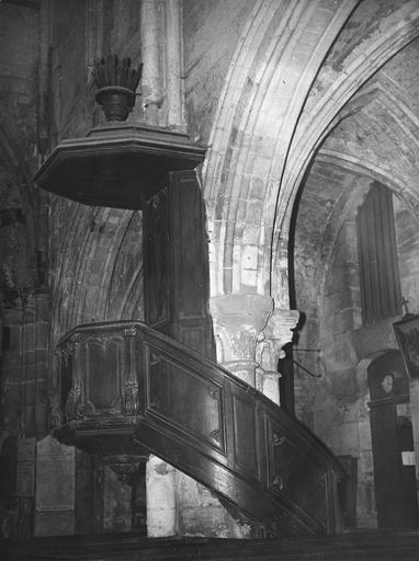 chaire à prêcher, bois sculpté