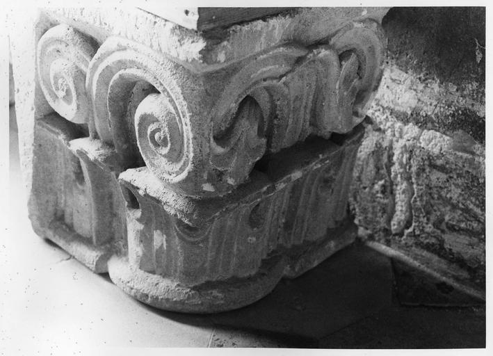 chapiteau provenant de la collégiale Saint-Evremond (détruite) - © Ministère de la Culture (France), Médiathèque du patrimoine et de la photographie (objets mobiliers), tous droits réservés