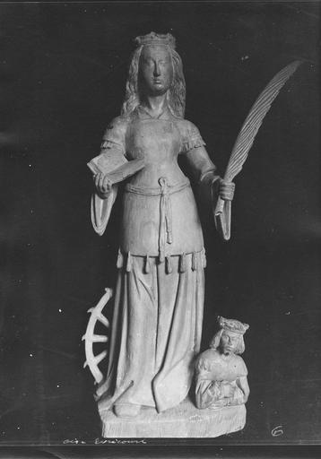 Statue : sainte Catherine d'Alexandrie, bois