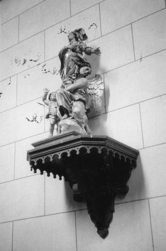 groupe sculpté : l'Assomption de la Vierge, bois - © Ministère de la Culture (France), Médiathèque du patrimoine et de la photographie (objets mobiliers), tous droits réservés
