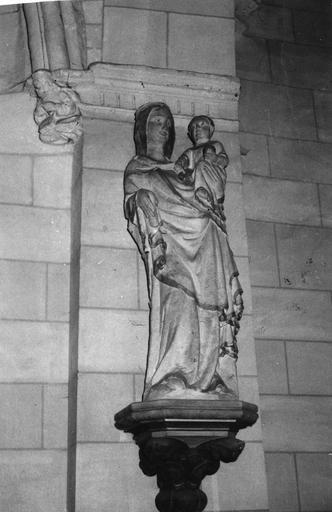 statue (petite nature) : Vierge à l'enfant, pierre peinte - © Ministère de la Culture (France), Médiathèque du patrimoine et de la photographie (objets mobiliers), tous droits réservés