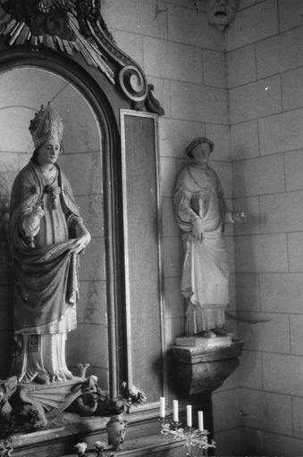 Statue (petite nature) : saint Etienne (d'un ensemble de 3 statues en pierre peinte) - © Ministère de la Culture (France), Médiathèque du patrimoine et de la photographie (objets mobiliers), tous droits réservés