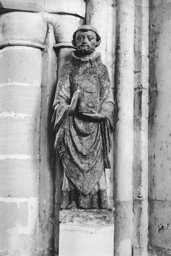 statue (petite nature) : saint Josse, pierre