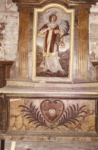 Autel et retable secondaires nord : saint Etienne, bois sculpté polychrome et doré. Vue générale.