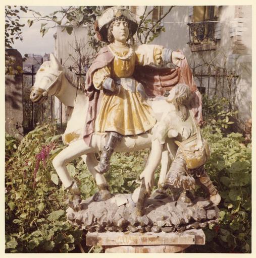 groupe sculpté : la charité de saint Martin, bois polychrome. Vue générale après restauration.