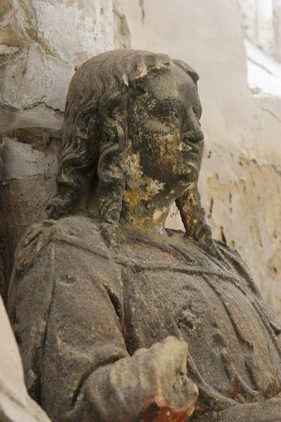 statue : saint Jean l'Evangéliste, vue partielle