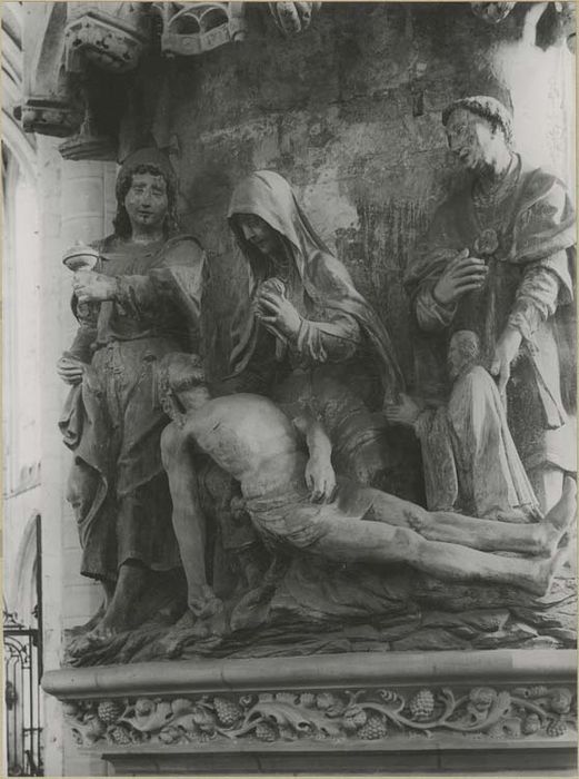 groupe sculpté : Vierge de Pitié