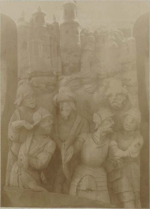 groupe sculpté : groupe de soldats