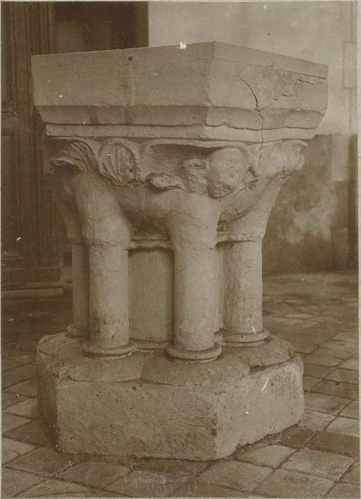 fonts baptismaux (cuve baptismale à infusion) - © Ministère de la Culture (France), Médiathèque du patrimoine et de la photographie, diffusion GrandPalaisRmn Photo