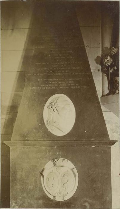 monument funéraire de Jean-Baptiste Lemoyne de Bellisle