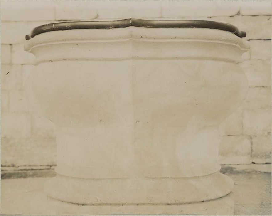 fonts baptismaux (cuve baptismale à infusion) - © Ministère de la Culture (France), Médiathèque du patrimoine et de la photographie, diffusion GrandPalaisRmn Photo