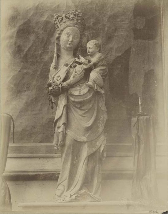 statue : Vierge à l'Enfant