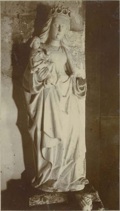 statue : Vierge à l'Enfant