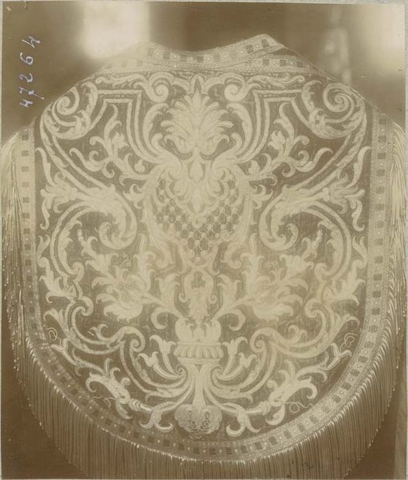 chape, détail du chaperon - © Ministère de la Culture (France), Médiathèque du patrimoine et de la photographie, diffusion GrandPalaisRmn Photo