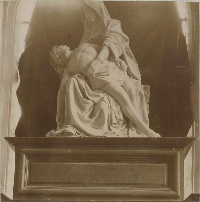 groupe sculpté : Vierge de Pitié