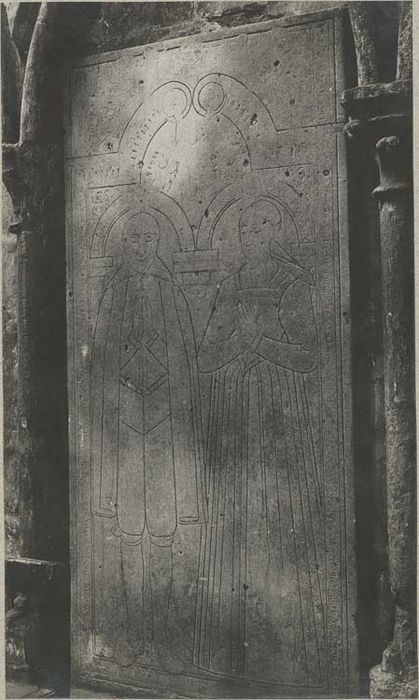 dalle funéraire à effigie gravée de Pierre Mahieu et Jeanne Taupin