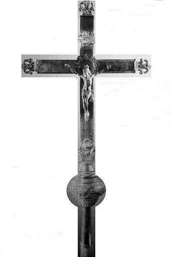 Croix processionnelle en cuivre sur âme de bois : avers : ensemble, état après restauration - © Ministère de la Culture (France), Médiathèque du patrimoine et de la photographie, diffusion RMN-GP