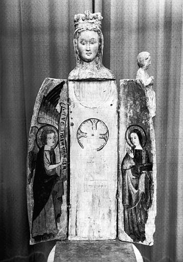 Statue ouvrante en bois peint de la Vierge, volets ouverts : L'Annonciation