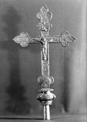Croix processionnelle en argent provenant de l'église de Villedieu : avers - © Ministère de la Culture (France), Médiathèque du patrimoine et de la photographie, diffusion RMN-GP
