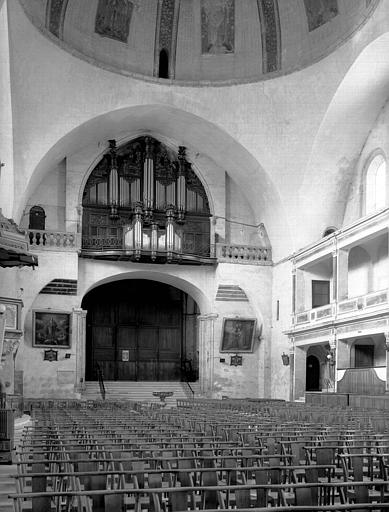 Intérieur : mur ouest avec buffet d'orgues