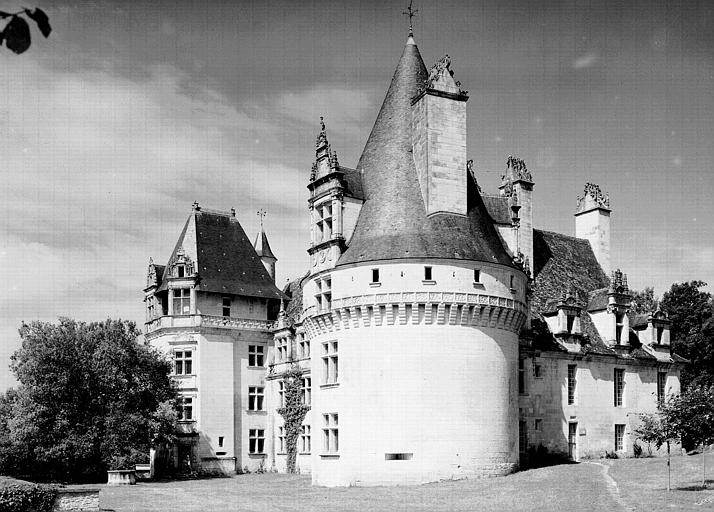 Façade principale et latérale, côté donjon