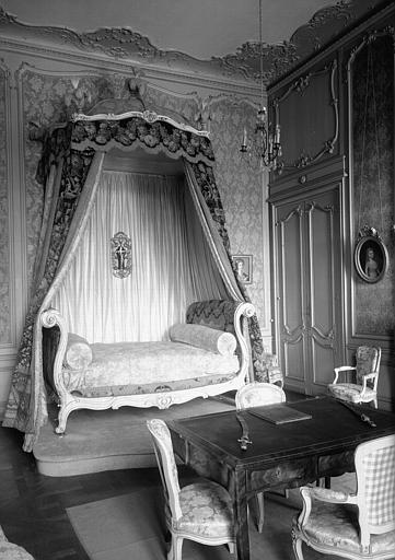 Chambre à coucher, le lit