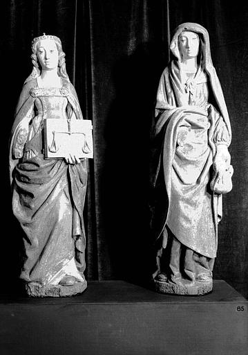 Deux statues en bois : La Justice et La Force