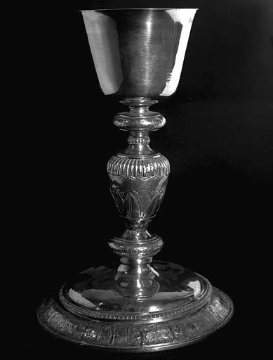 Calice en argent, état avant restauration - © Ministère de la Culture (France), Médiathèque du patrimoine et de la photographie, diffusion RMN-GP