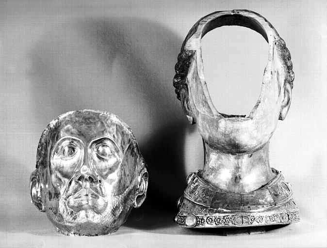 Buste reliquaire de Saint Yrieix en argent repoussé et doré, filgranes et cabochons, copie de celui du 13e siècle au Metropolitan Museum : les masques