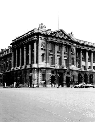 Pavillon : angle rue Royale