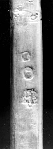 Croix de l'ostensoir en argent : poinçons - © Ministère de la Culture (France), Médiathèque du patrimoine et de la photographie, diffusion RMN-GP