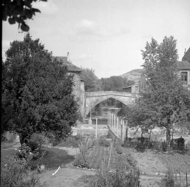 Vieux pont sur la Couze