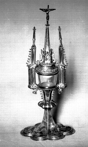Reliquaire monstrance en argent de saint Jean-Baptiste : ensemble - © Ministère de la Culture (France), Médiathèque du patrimoine et de la photographie, diffusion RMN-GP