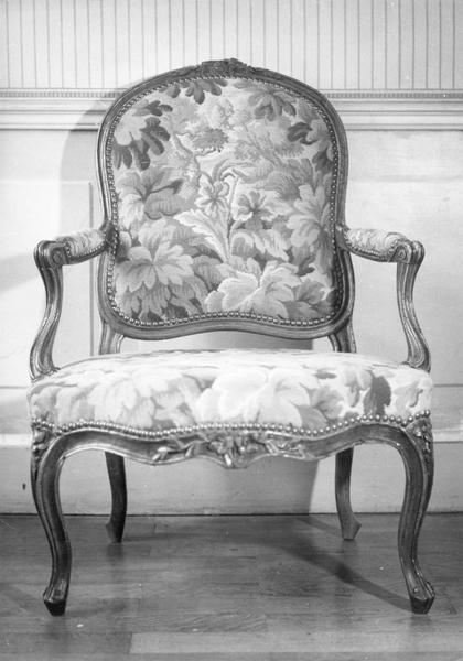 fauteuil, vue générale - © Ministère de la Culture (France), Médiathèque du patrimoine et de la photographie (objets mobiliers), tous droits réservés