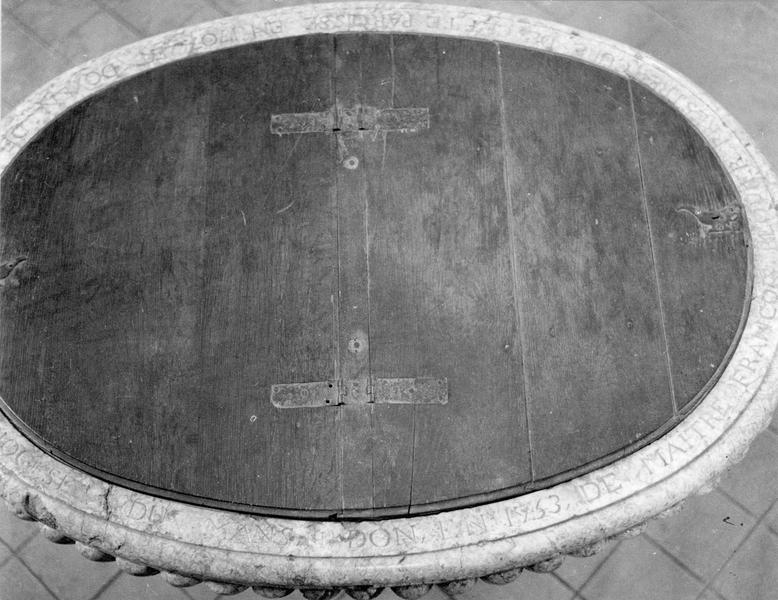fonts baptismaux, vue partielle - © Ministère de la Culture (France), Médiathèque du patrimoine et de la photographie (objets mobiliers), tous droits réservés