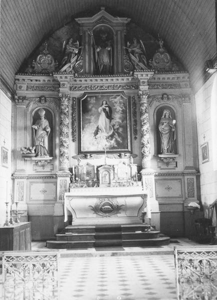 maître-autel, gradins, retable, 3 statues : saint Médard, saint Nicolas, sainte Germaine, tableau : Le Rosaire, vue générale